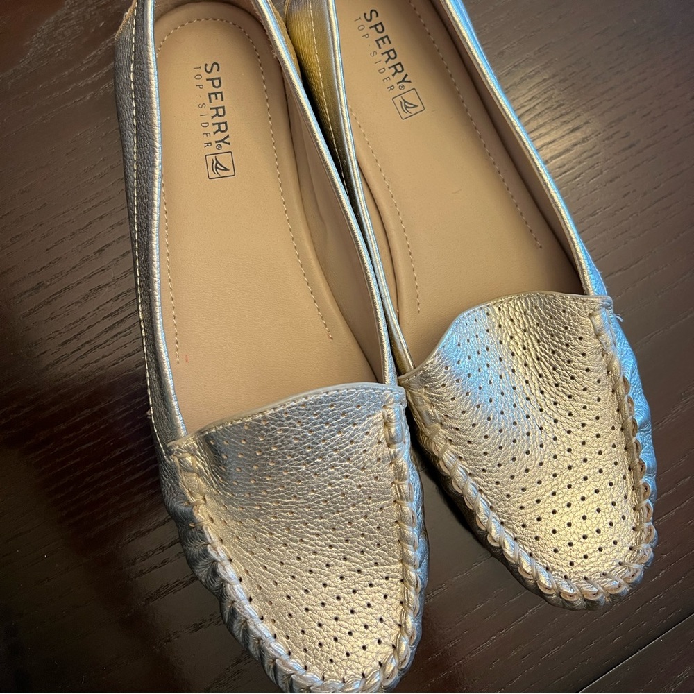 Sperry Topsider gold moccasins in pristine condition! Size 8 1/2 BEAUTIFUL
